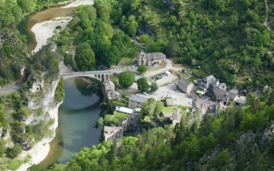 Gorges du Tarn : Aventure, Villages & Randonnées